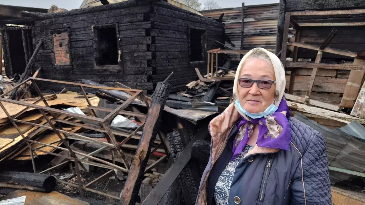 «Все сгорело в страшном пожаре»: история пенсионерки, оставшейся без дома