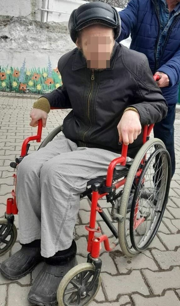 Вячеслав в чистой одежде поедет в 22 больницу, где скорее всего останутся его ноги